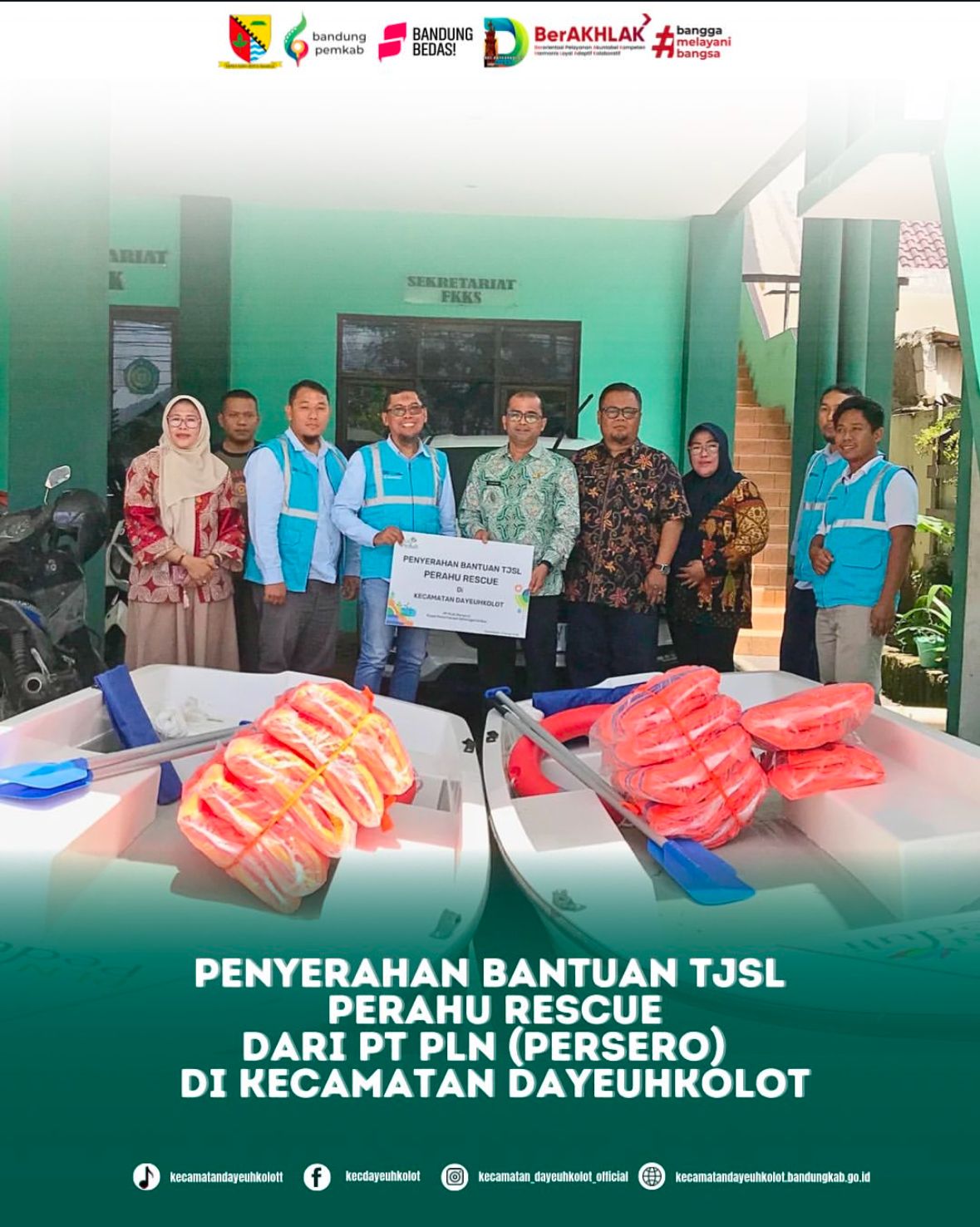 penyerahan-bantuan-tjsl-perahu-rescue-dari-pt-pln-persero-di-kecamatan-dayeuhkolot